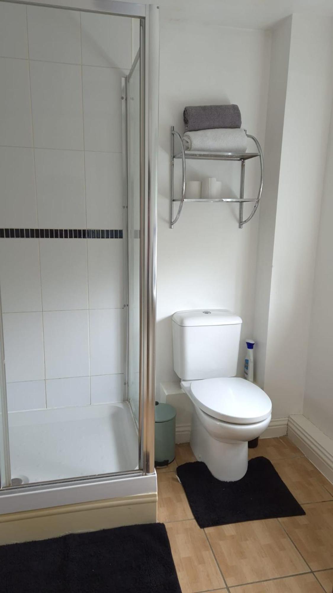 Spacious Ground Floor 2 Bedroom 2 Bathroom Flat In Hatfield Near Hertfordshire University Private Car Park Sleeps 5-6 Exterior photo