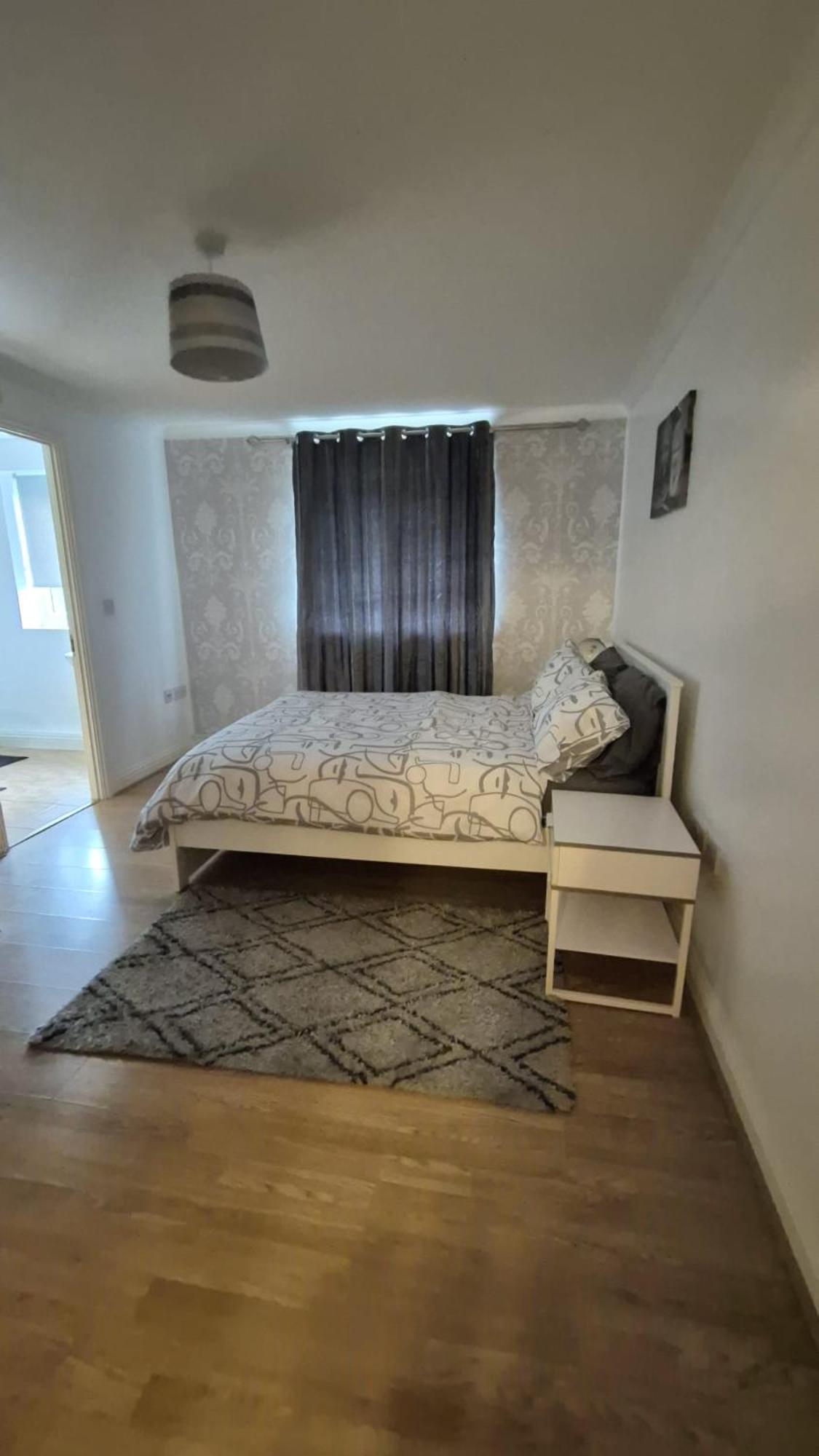 Spacious Ground Floor 2 Bedroom 2 Bathroom Flat In Hatfield Near Hertfordshire University Private Car Park Sleeps 5-6 Exterior photo