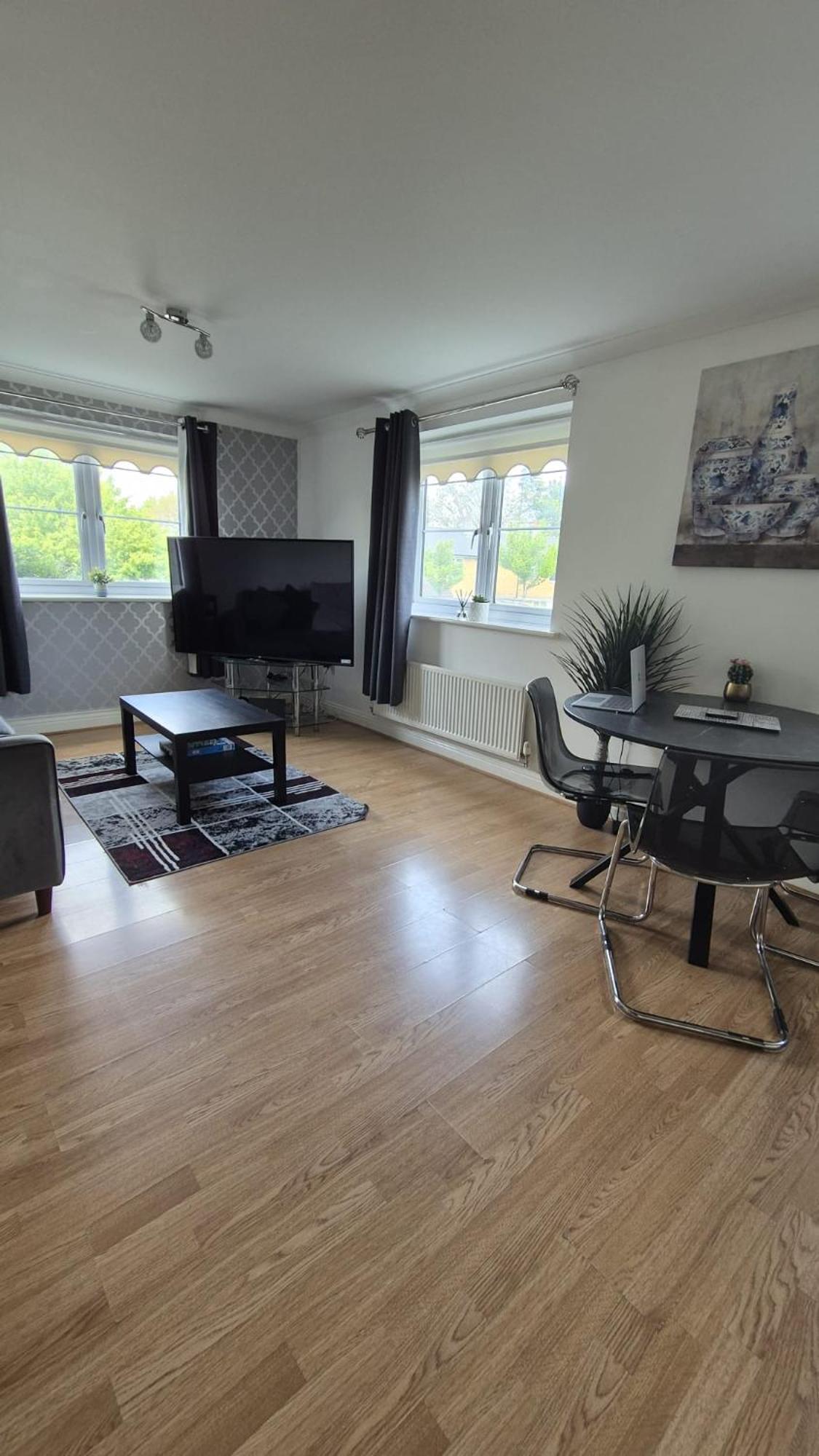 Spacious Ground Floor 2 Bedroom 2 Bathroom Flat In Hatfield Near Hertfordshire University Private Car Park Sleeps 5-6 Exterior photo