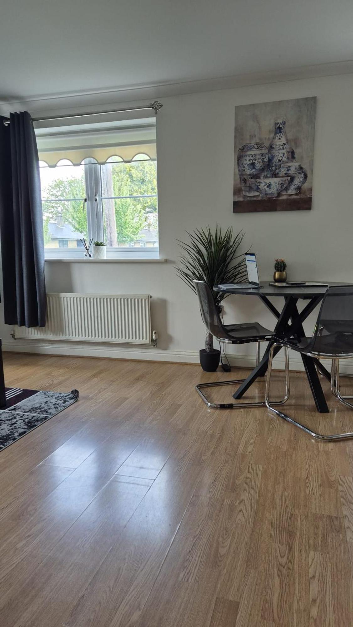Spacious Ground Floor 2 Bedroom 2 Bathroom Flat In Hatfield Near Hertfordshire University Private Car Park Sleeps 5-6 Exterior photo